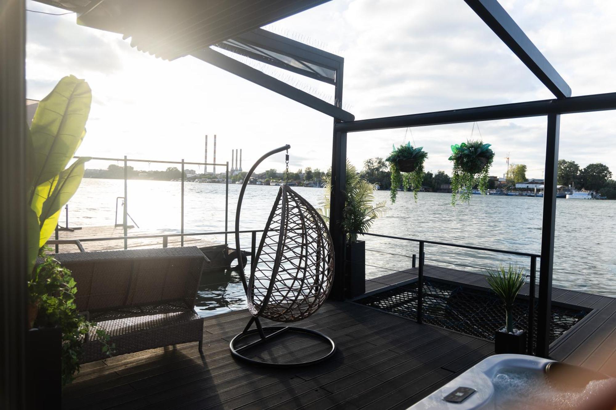 Ada Moment Splav- Kuca Na Reci Beograd- Floating House On Sava River ,Belgrade Exterior photo